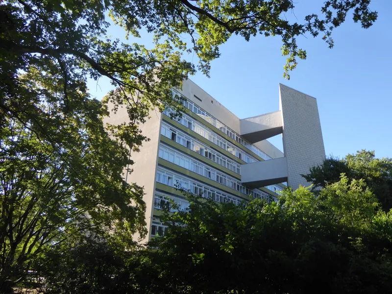 Exklusive Mietwohnung: Ikonische Architektur trifft Designereinrichtung! — photo 1